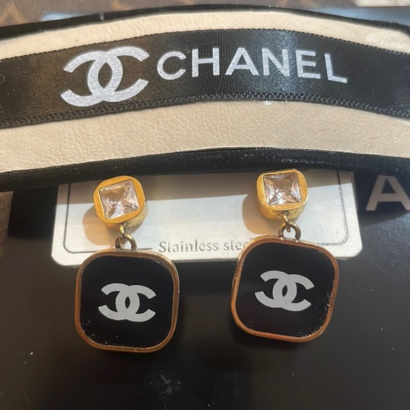Nordstrom Jewelry - 🆕💋Stunning designer Inspired Drop Earrings Stainless Steel